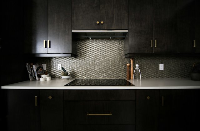 So sánh tủ bếp Acrylic và Laminate chi tiết